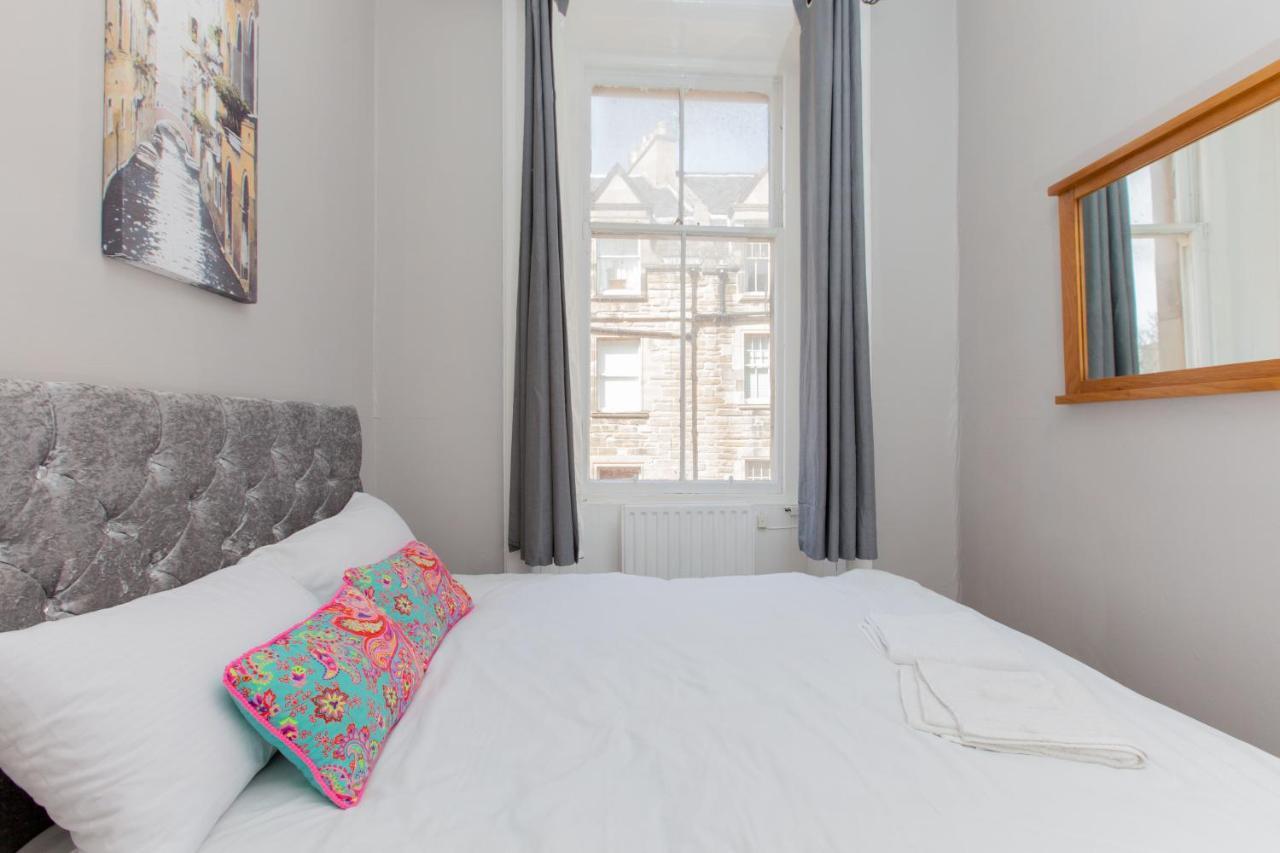 Bright & Homely City Centre Apartment Near Holyrood Edinburgh Exterior photo