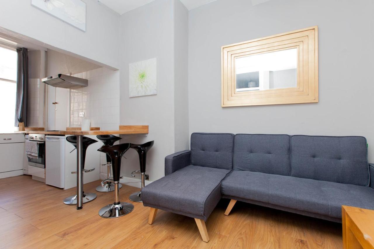 Bright & Homely City Centre Apartment Near Holyrood Edinburgh Exterior photo