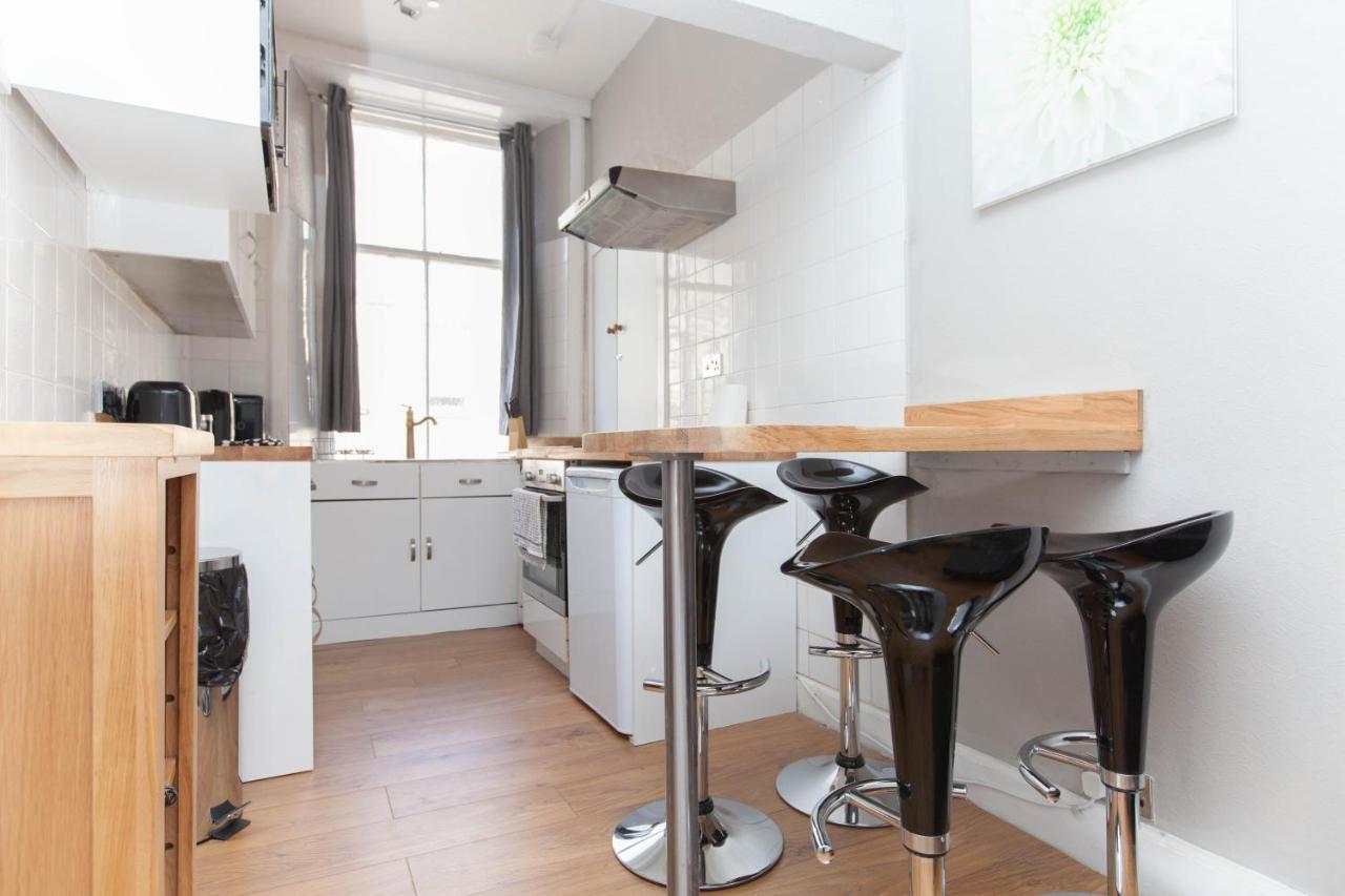 Bright & Homely City Centre Apartment Near Holyrood Edinburgh Exterior photo